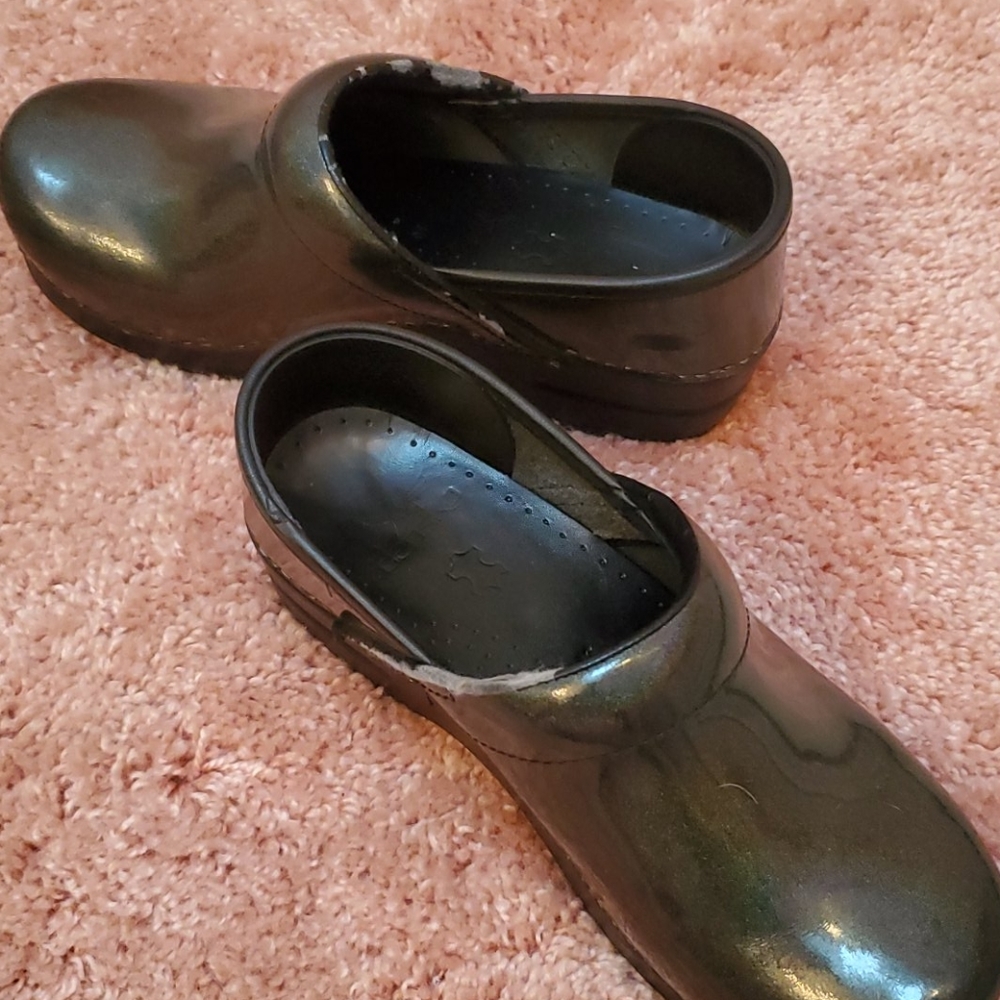 Danskos clogs metallic gray